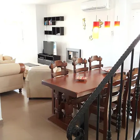 Con Piscina Privada, A 35 Km De Playas, Vistas A La Montana, Wifi